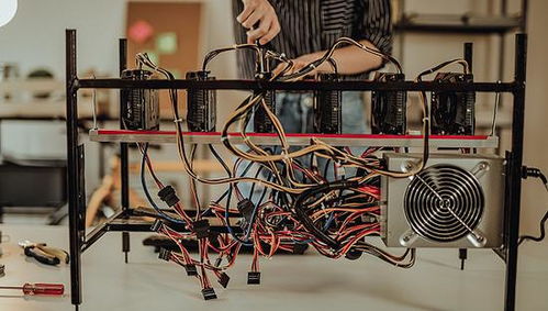 Adaptive mining rig toggling between ETH and DOGE algorithms